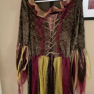 Halloween Costume Womens it’s listed as kids but it’s adult